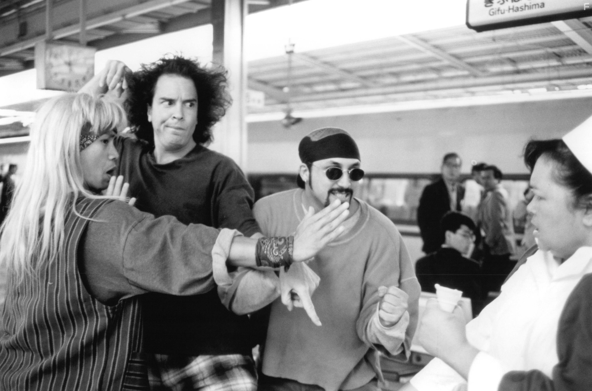 Три ниндзя наносят ответный удар (1994)