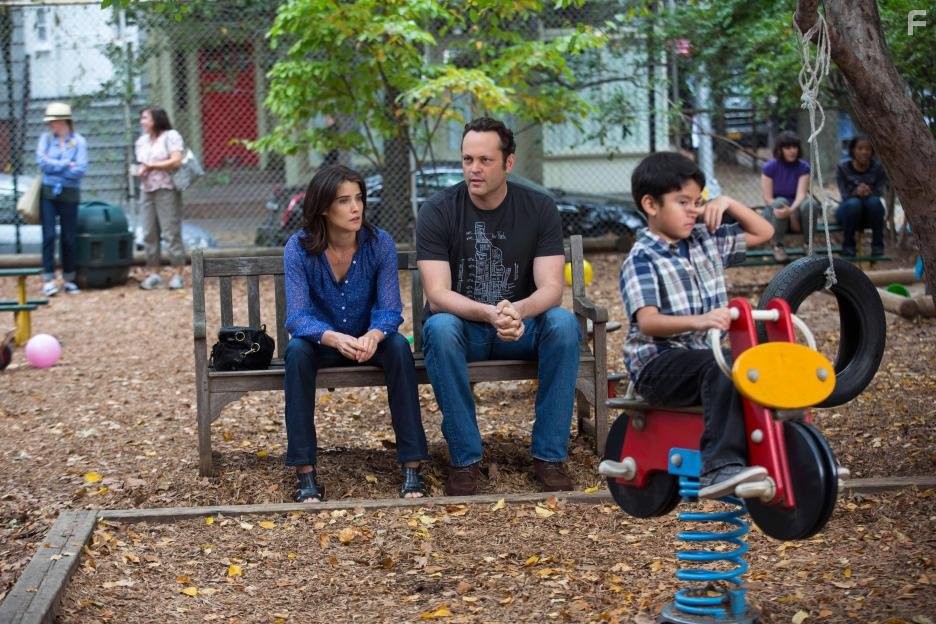 Vince Vaughn and Cobie Smulders in Отец-молодец (2013)