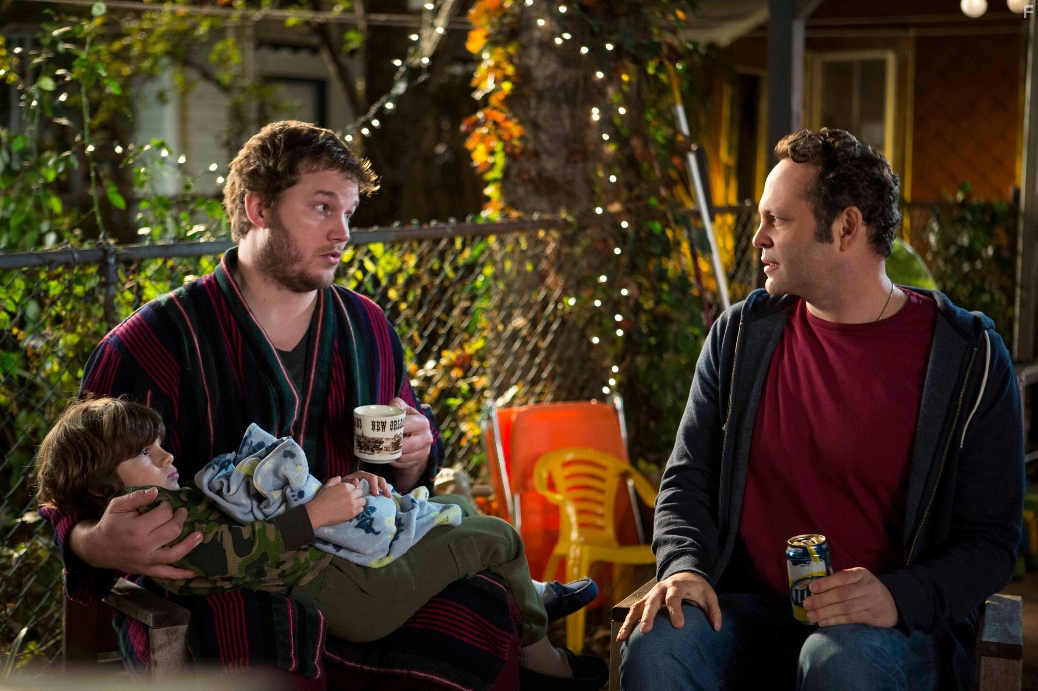 Vince Vaughn, Chris Pratt, and Zachary Hernandez in Отец-молодец (2013)
