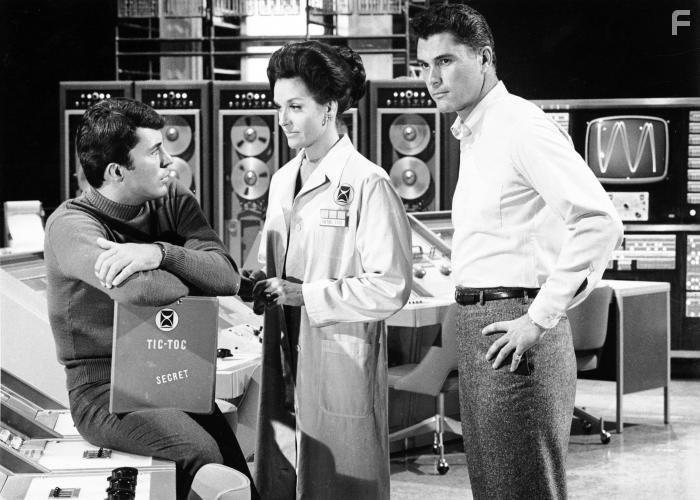 Robert Colbert, James Darren, and Lee Meriwether in Временное пространство (1966)