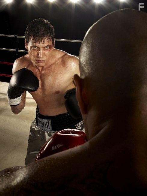 Holt McCallany in Тушите свет (2011)