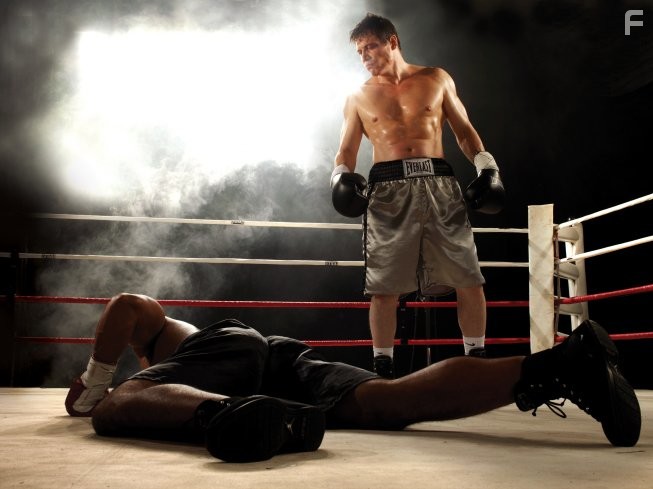 Holt McCallany in Тушите свет (2011)