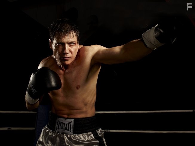 Holt McCallany in Тушите свет (2011)