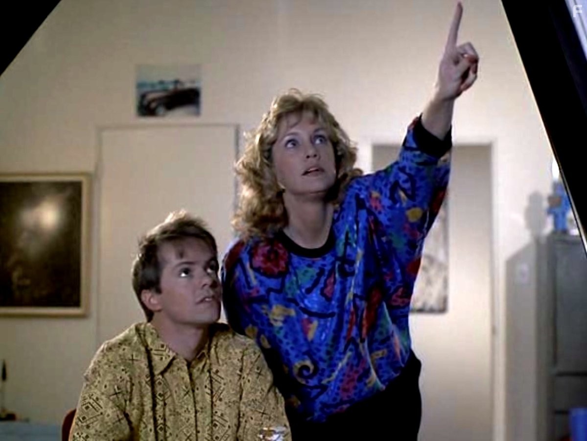 Stephen Geoffreys and Mary Ellen Trainor in Удивительные истории (1985)