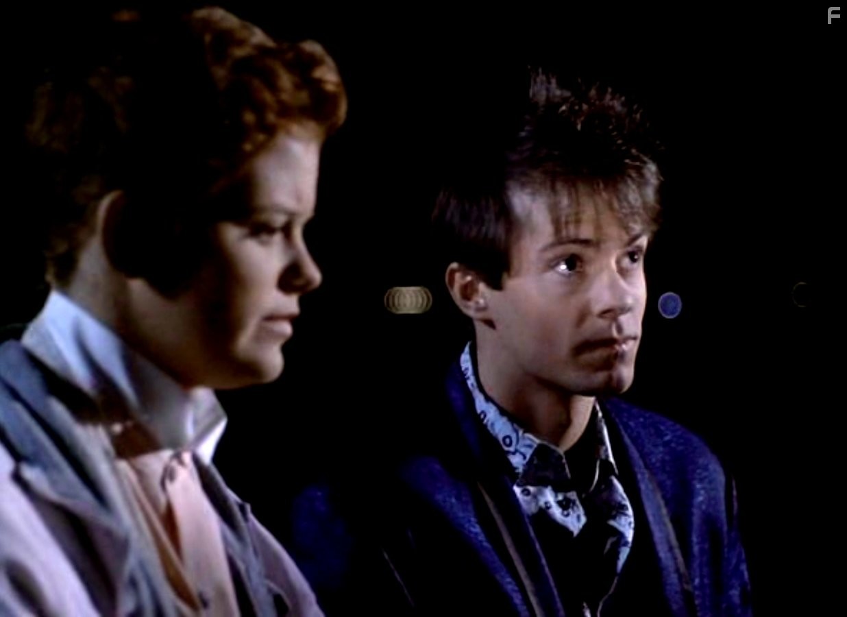 Stephen Geoffreys and Kristen Vigard in Удивительные истории (1985)