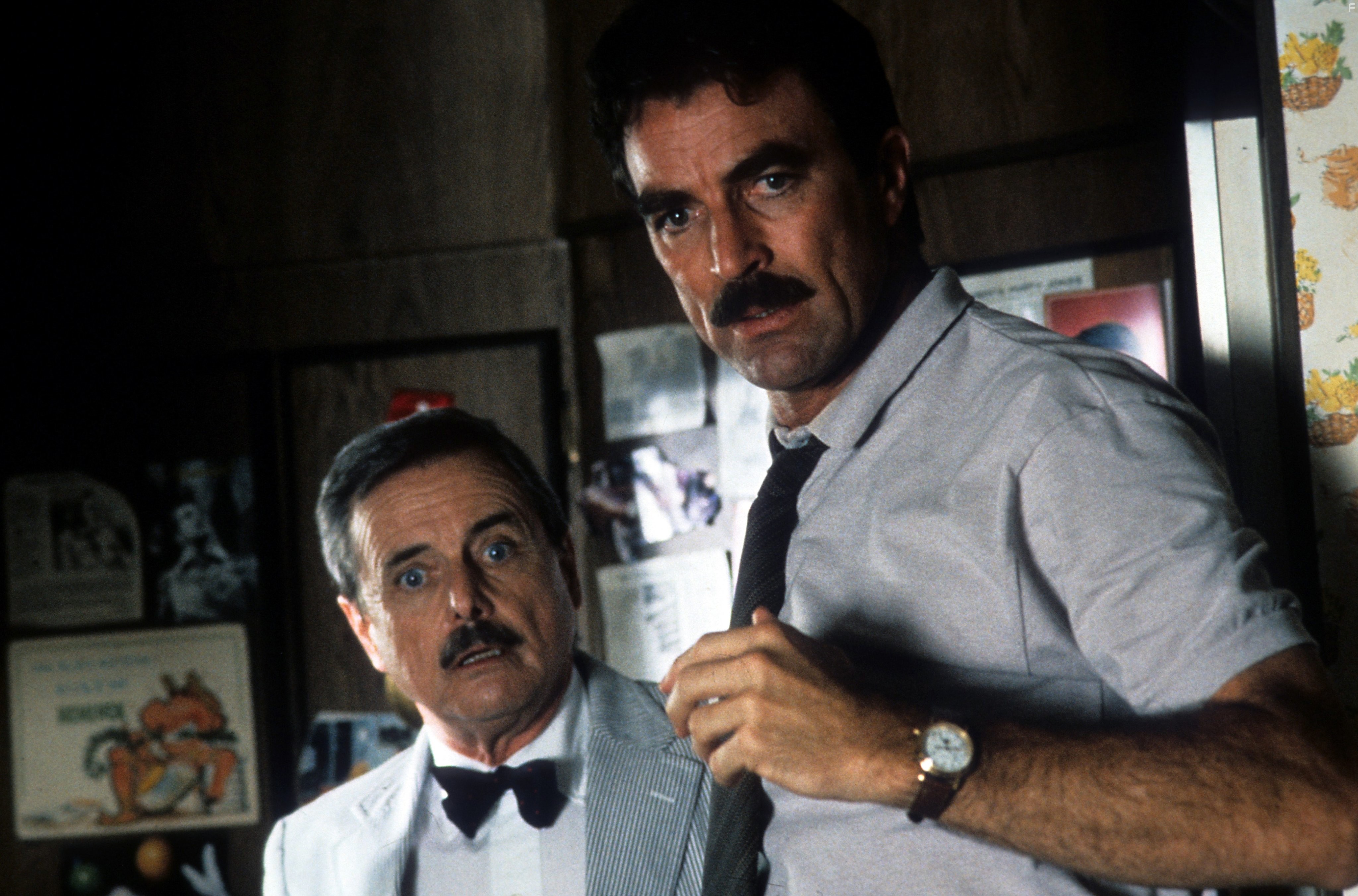 Tom Selleck and William Daniels in Ее алиби (1989)