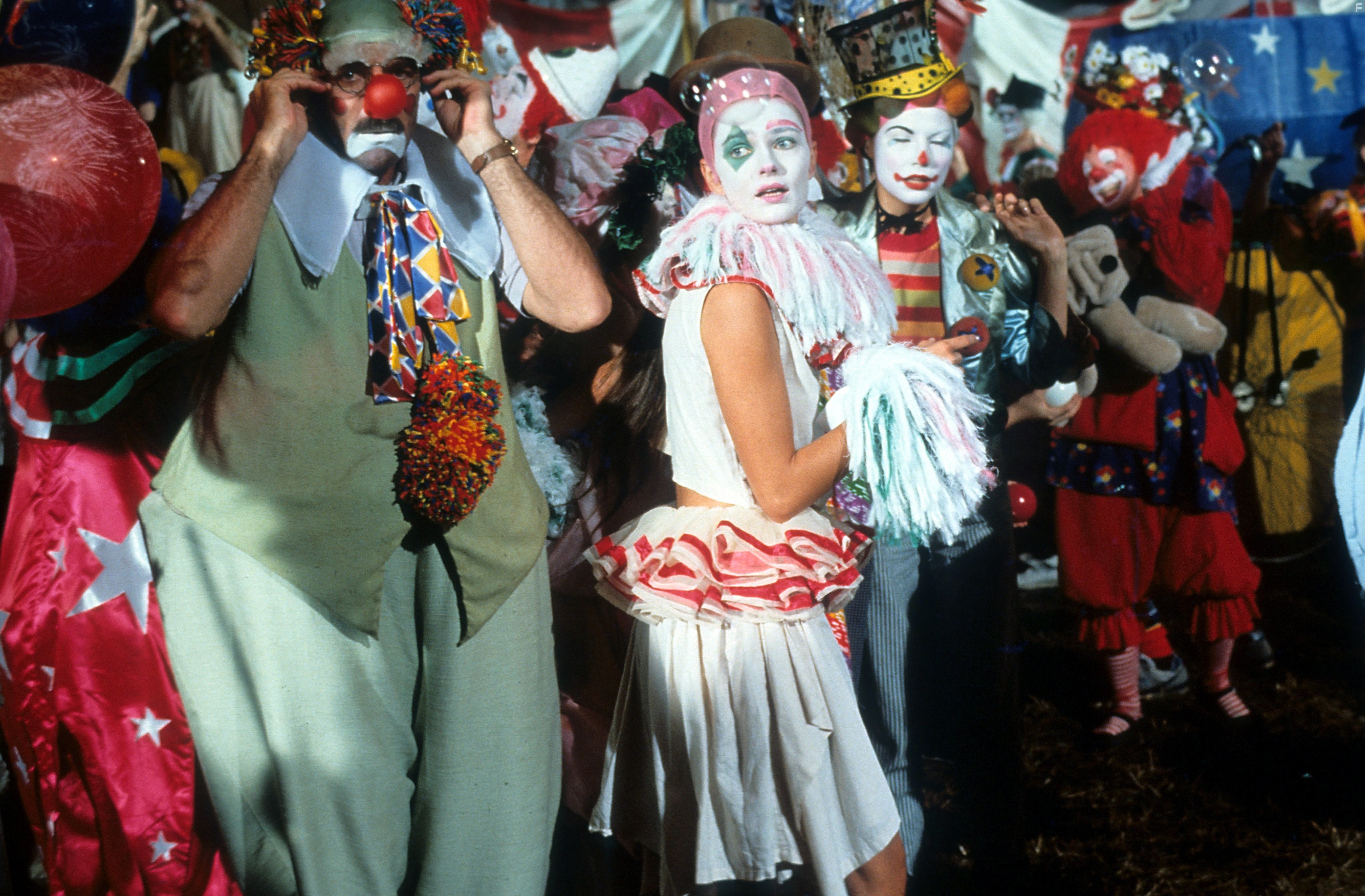 Tom Selleck and Paulina Porizkova in Ее алиби (1989)