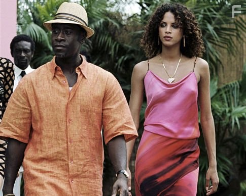 Don Cheadle and No?mie Lenoir in После заката (2004)