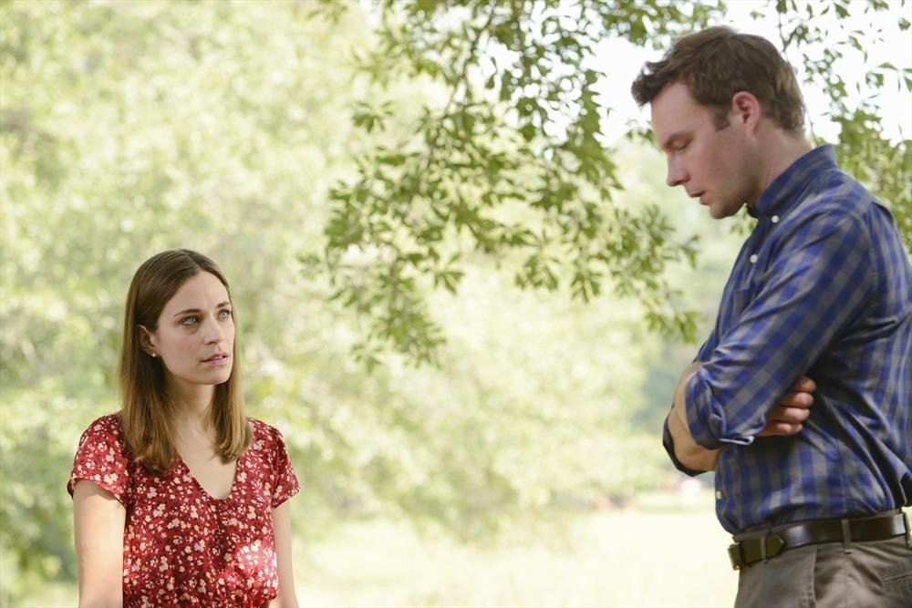 Mark Hildreth and Kathleen Munroe in Воскрешение (2014)