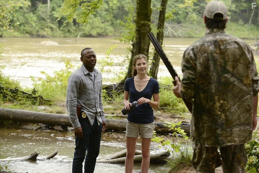 Omar Epps and Devin Kelley in Воскрешение (2014)