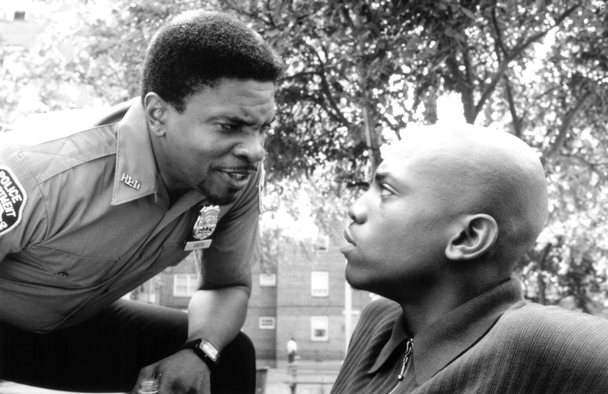 Mekhi Phifer and Keith David in Толкачи (1995)