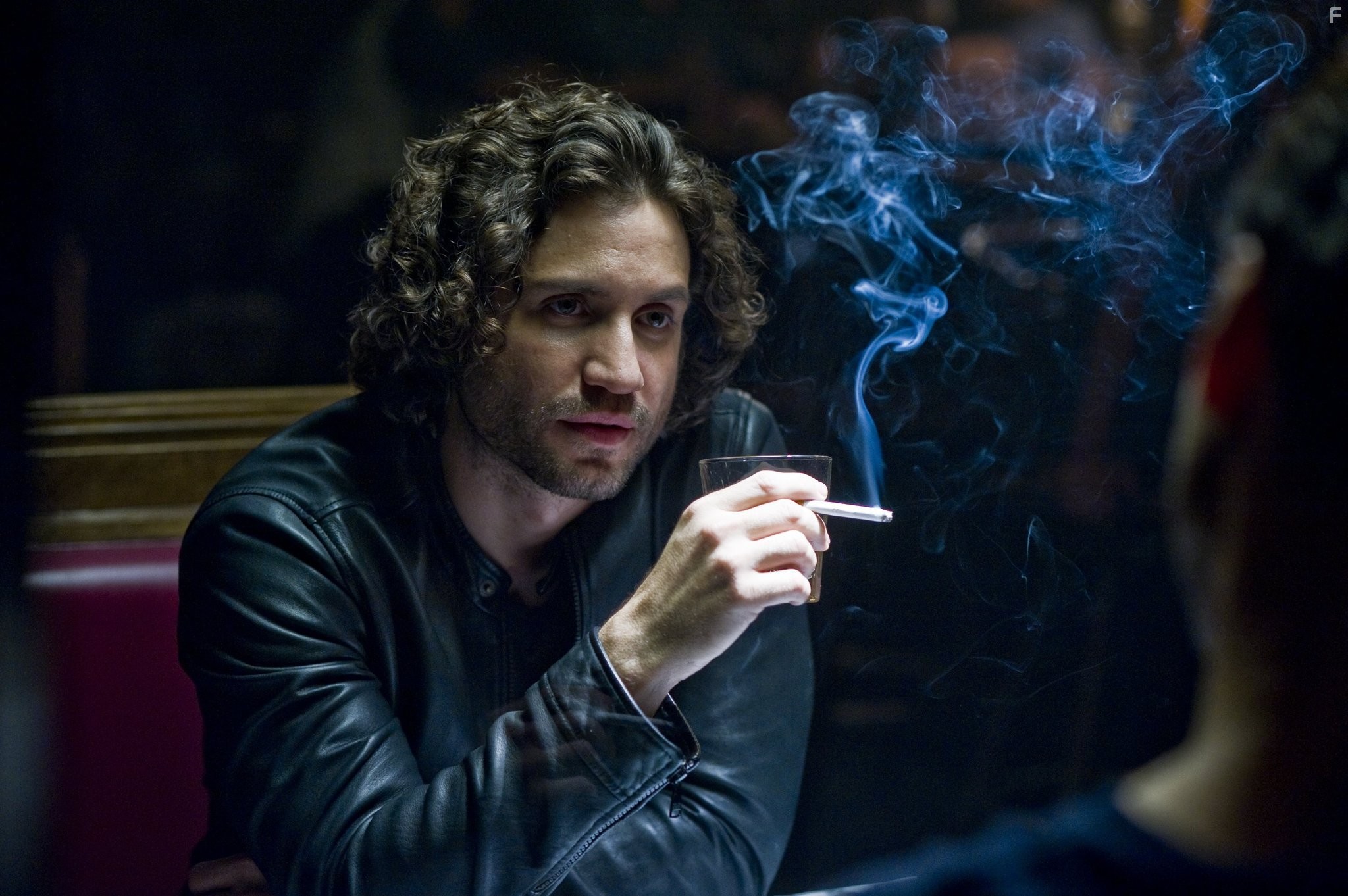 Edgar Ram?rez in Избави нас от лукавого (2014)