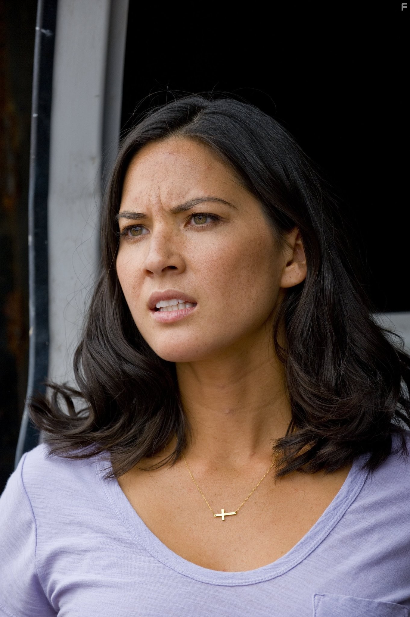 Olivia Munn in Избави нас от лукавого (2014)