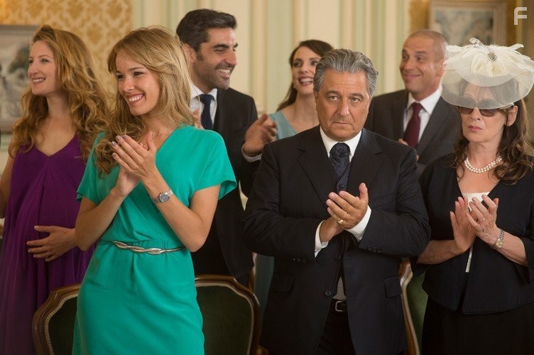 Christian Clavier, ?lodie Fontan, Chantal Lauby, Fr?d?rique Bel, Julia Piaton, Ary Abittan, and Medi Sadoun in Безумная свадьба (2014)