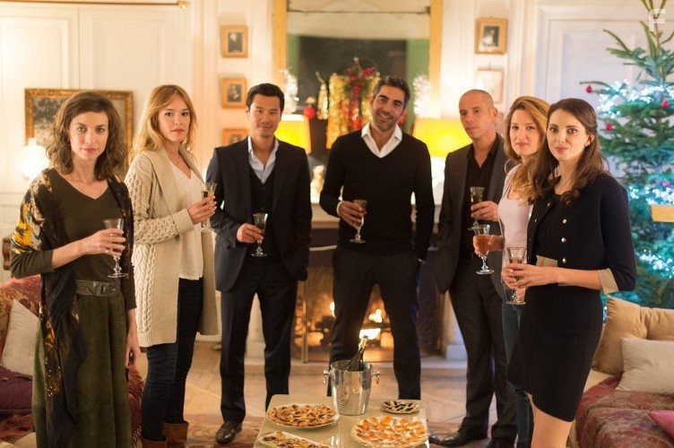 ?lodie Fontan, Fr?d?rique Bel, Emilie Caen, Julia Piaton, Fr?d?ric Chau, Ary Abittan, and Medi Sadoun in Безумная свадьба (2014)