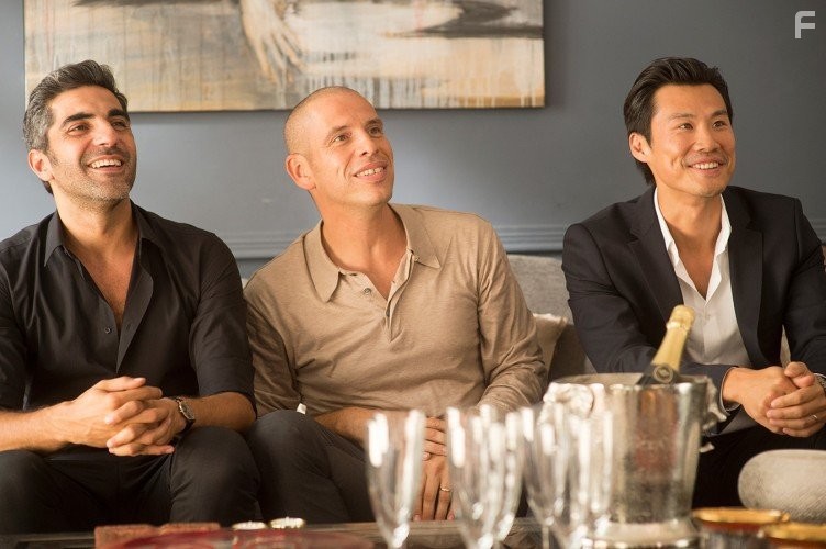 Fr?d?ric Chau, Ary Abittan, and Medi Sadoun in Безумная свадьба (2014)