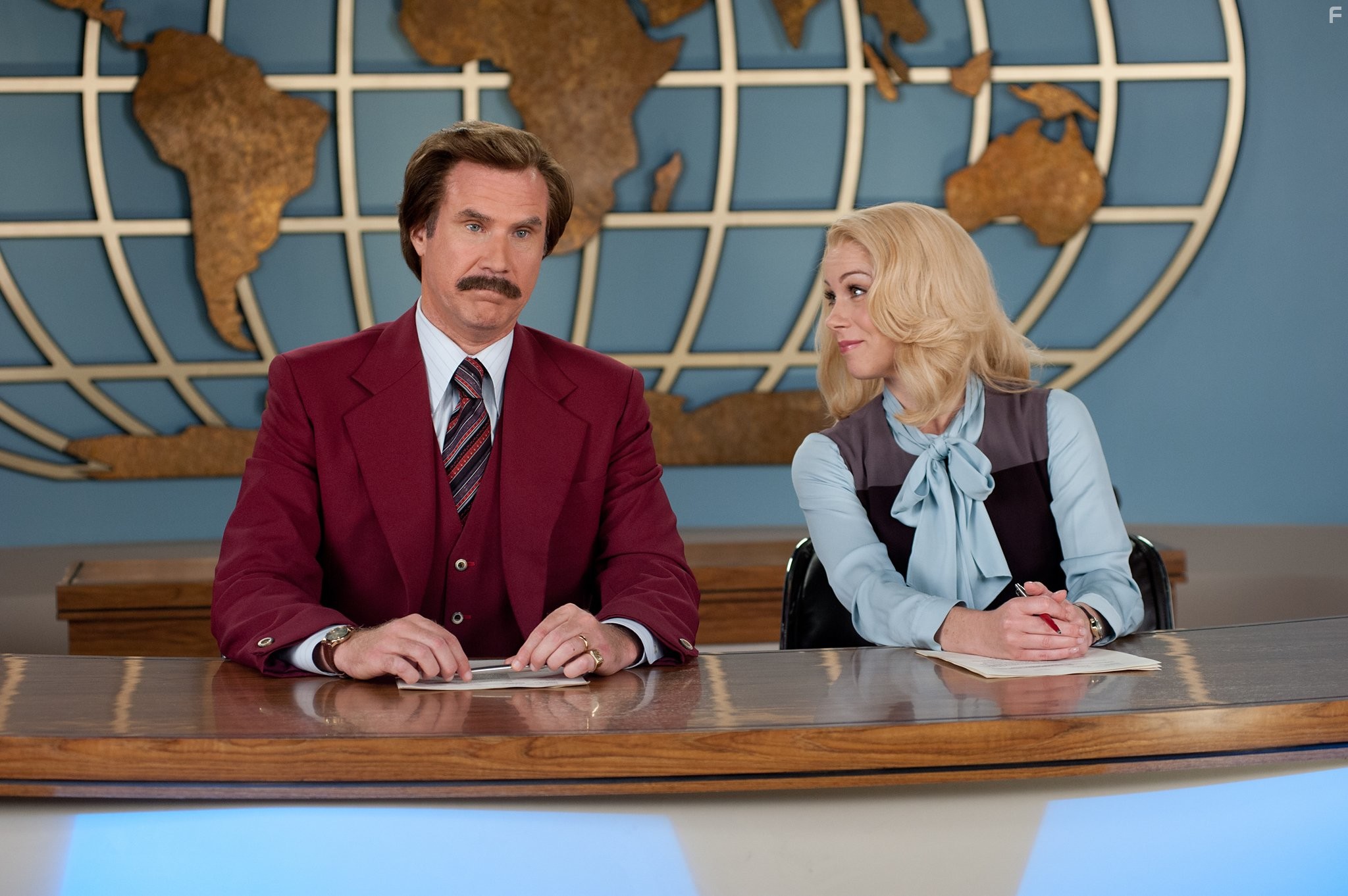 Christina Applegate and Will Ferrell in Телеведущий: И снова здравствуйте (2013)