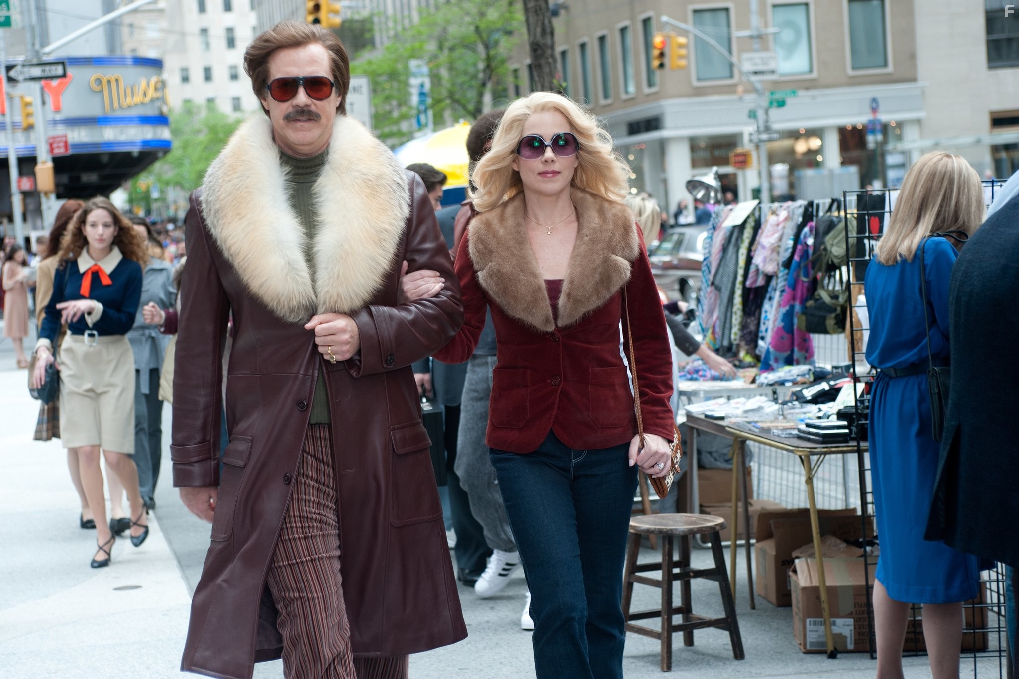 Christina Applegate and Will Ferrell in Телеведущий: И снова здравствуйте (2013)