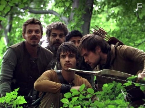 Gordon Kennedy, Harry Lloyd, Joe Armstrong, Anjali Jay, and Jonas Armstrong in Робин Гуд (2006)