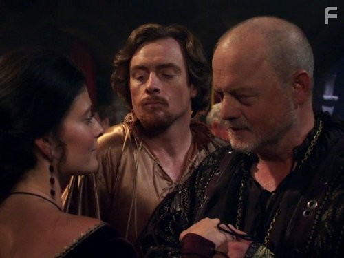Robert Pugh, Toby Stephens, and Lara Pulver in Робин Гуд (2006)