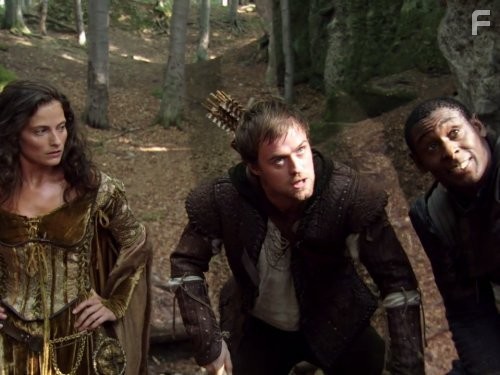 David Harewood, Jonas Armstrong, and Lara Pulver in Робин Гуд (2006)