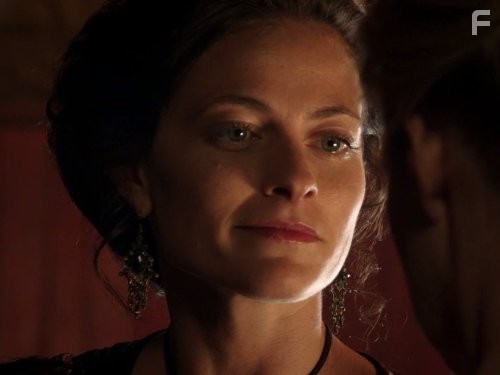 Lara Pulver in Робин Гуд (2006)