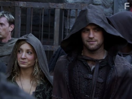 Joanne Froggatt, Joe Armstrong, and Jonas Armstrong in Робин Гуд (2006)