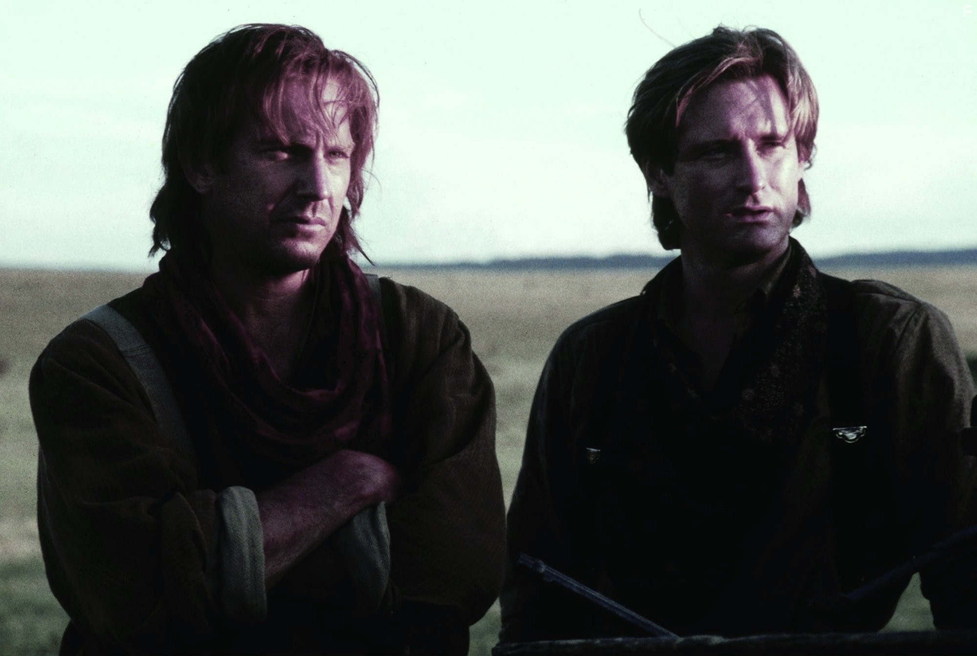 Kevin Costner and Bill Pullman in Уайатт Эрп (1994)
