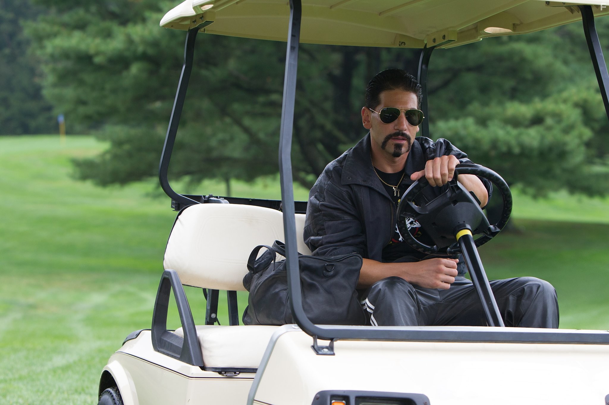 Jon Bernthal in Волк с Уолл-стрит (2013)