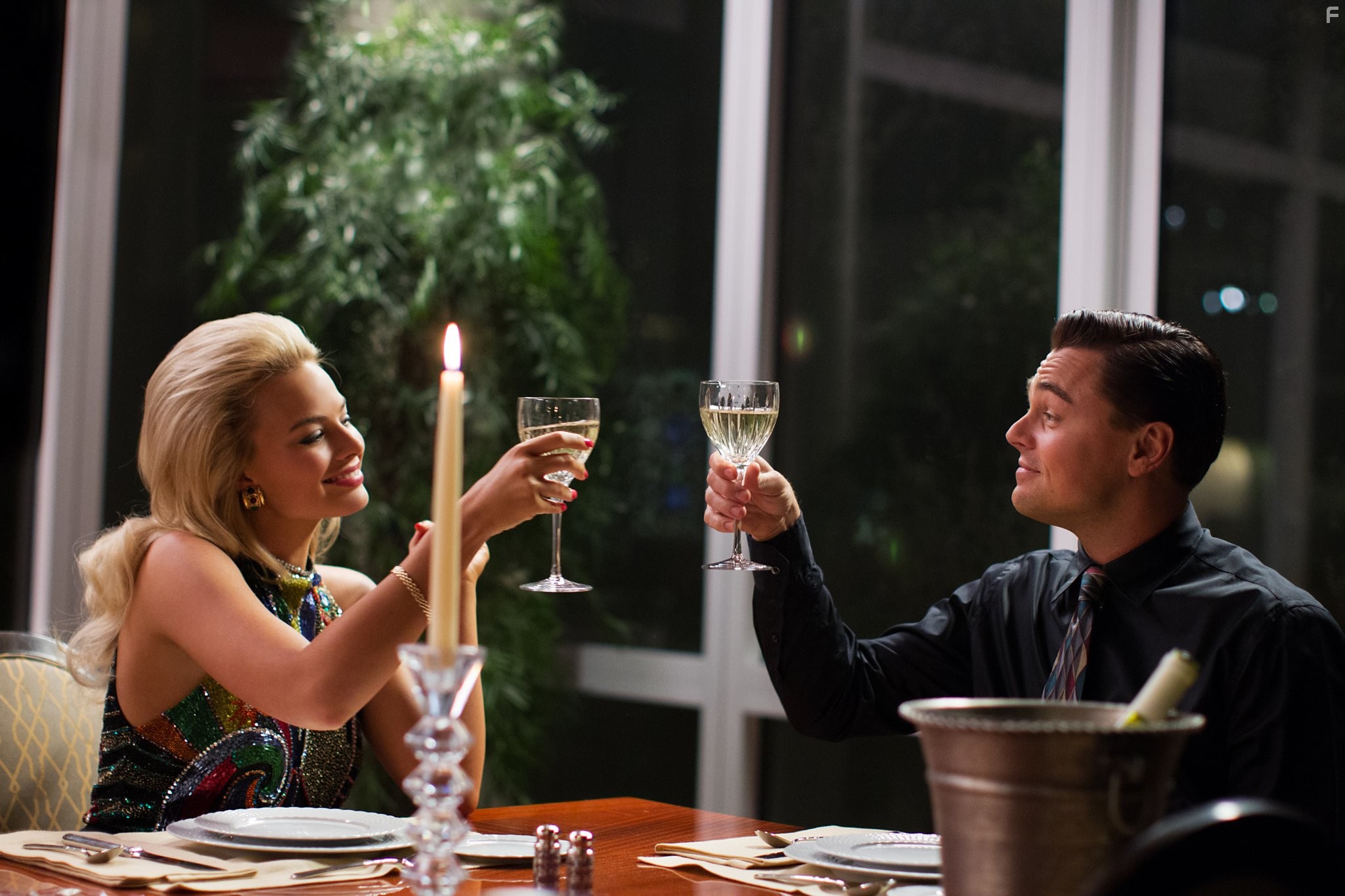 Leonardo DiCaprio and Margot Robbie in Волк с Уолл-стрит (2013)