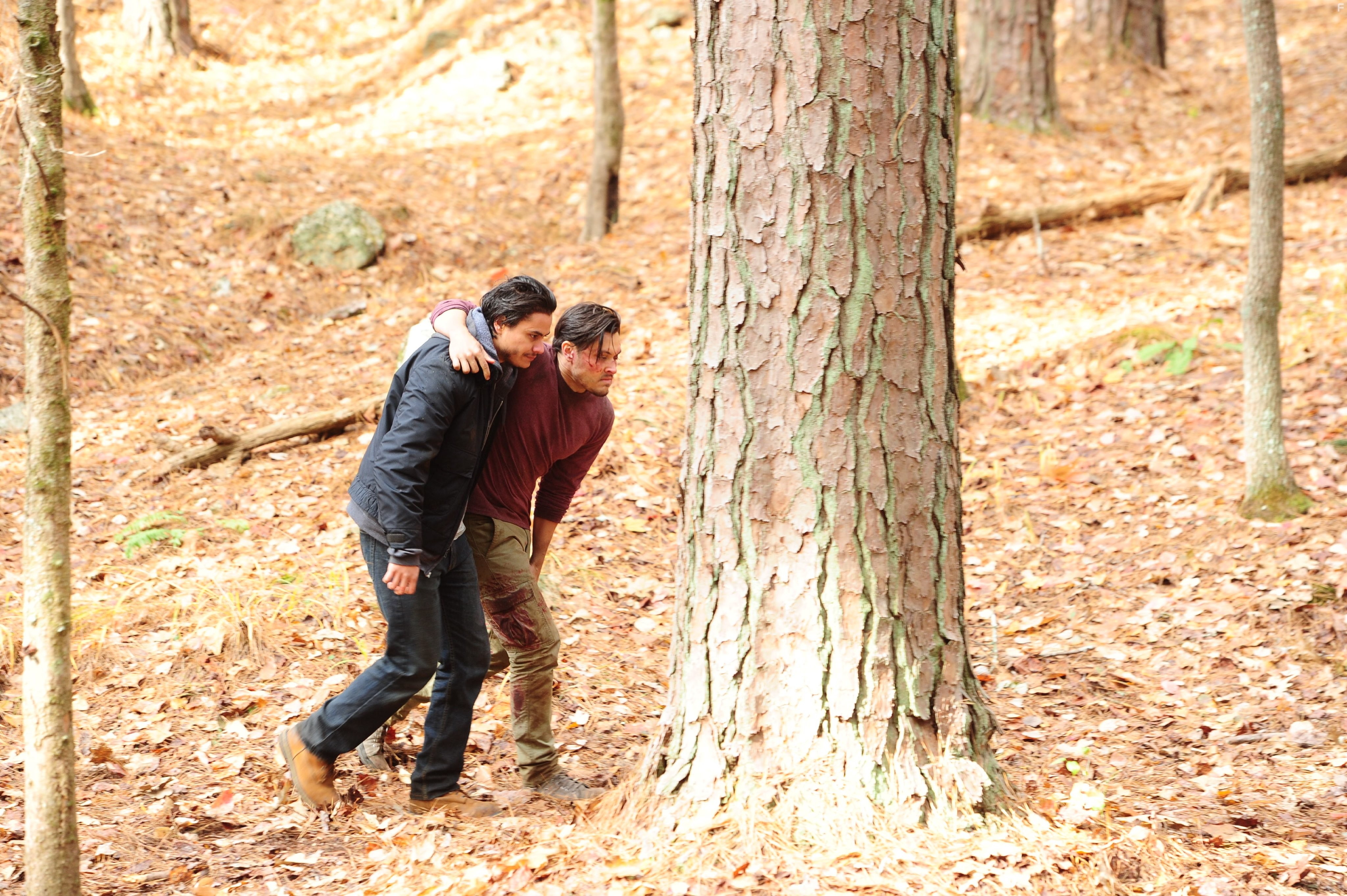 Blair Redford and Kiowa Gordon in Красная дорога (2014)
