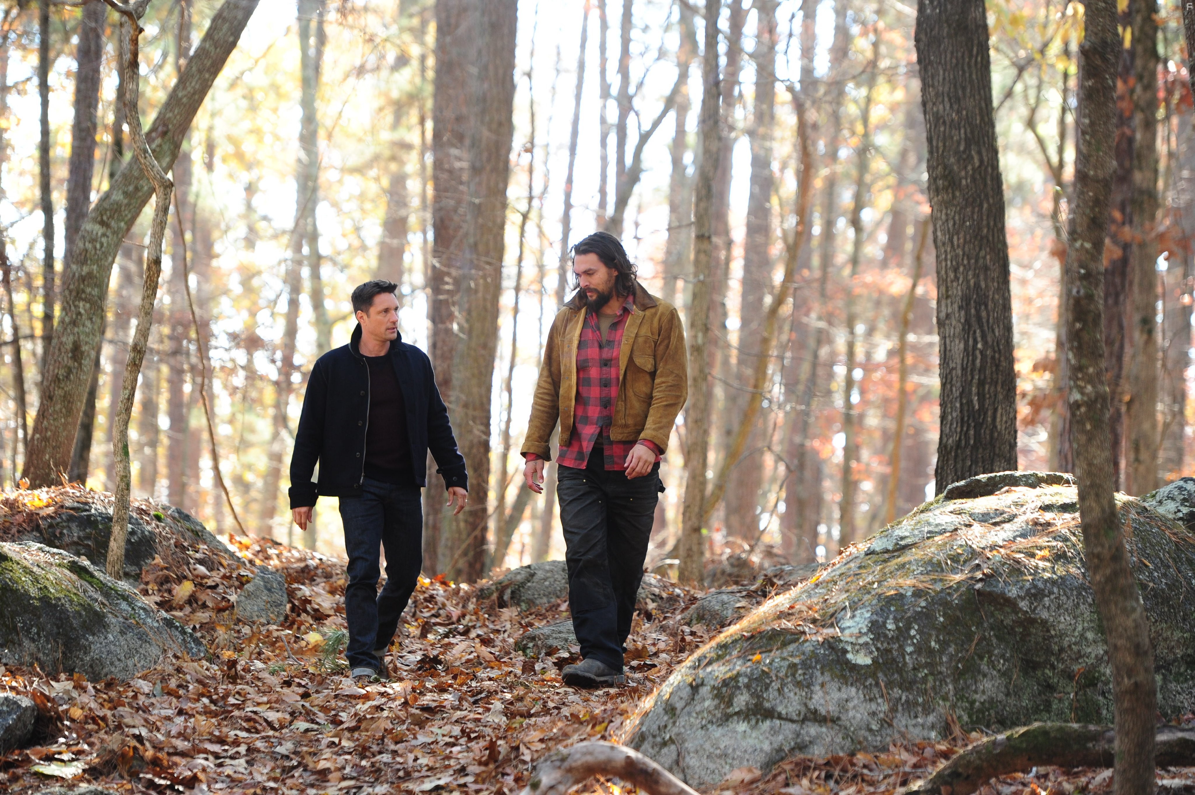 Martin Henderson and Jason Momoa in Красная дорога (2014)