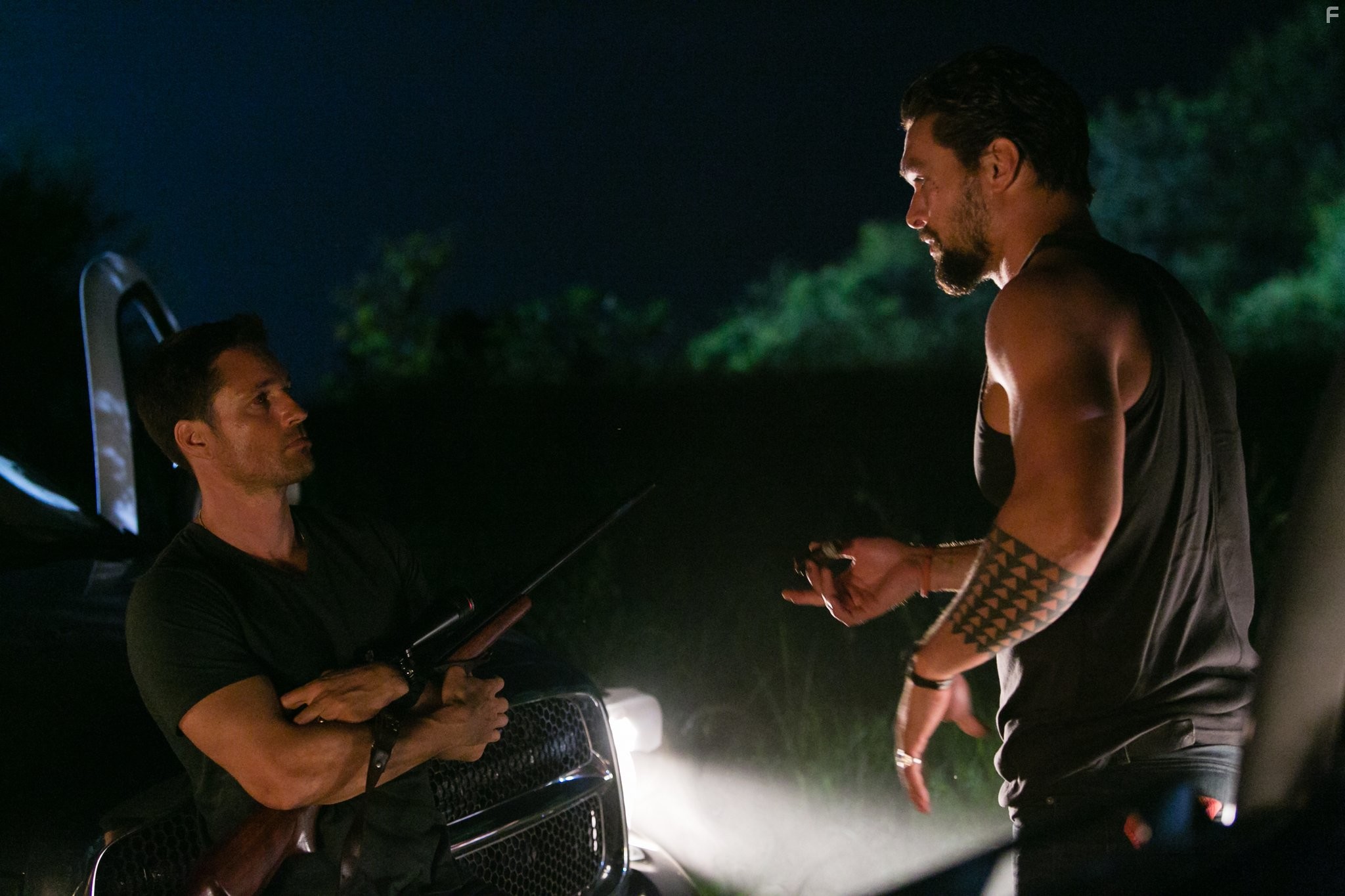 Martin Henderson and Jason Momoa in Красная дорога (2014)