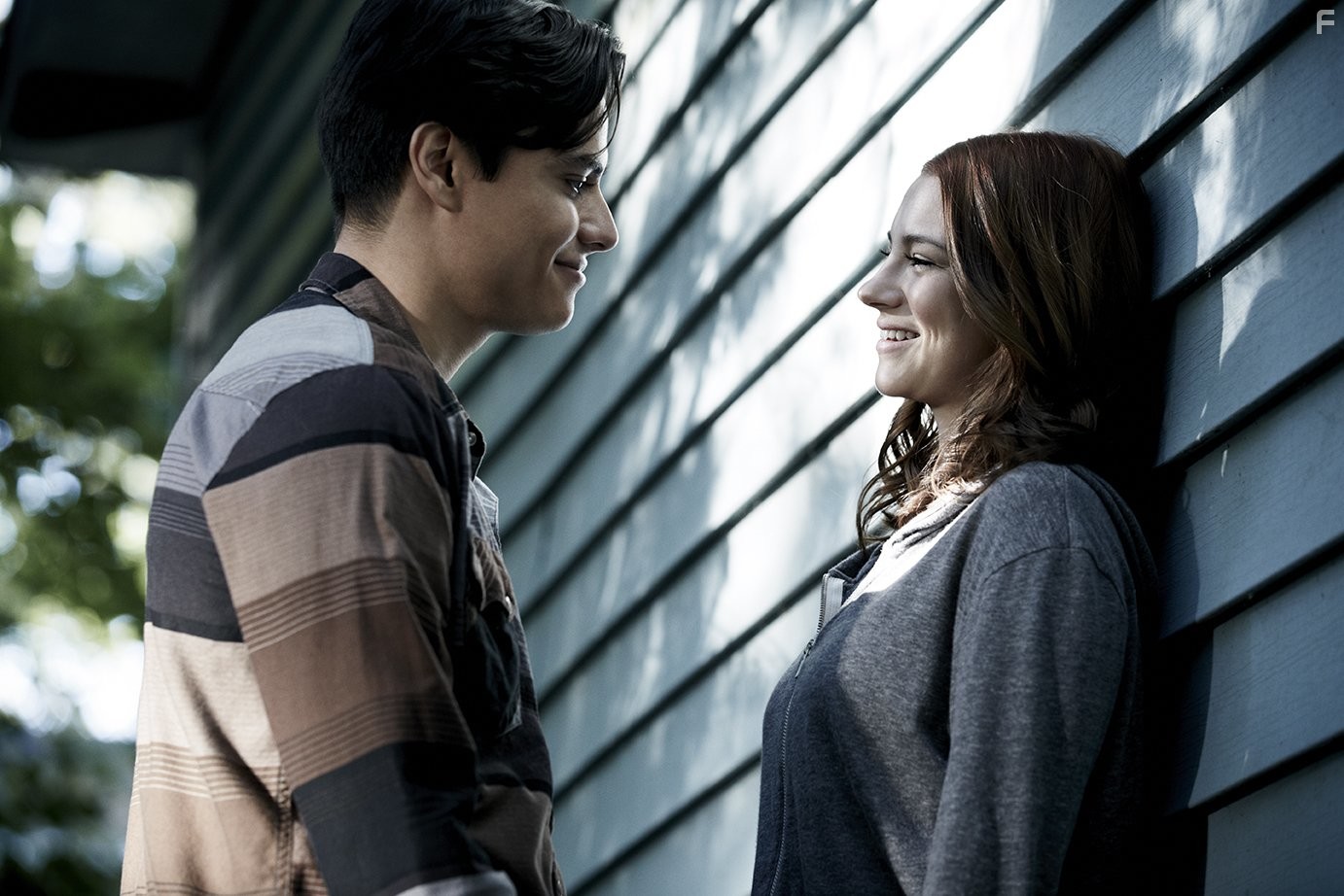 Allie Gonino and Kiowa Gordon in Красная дорога (2014)