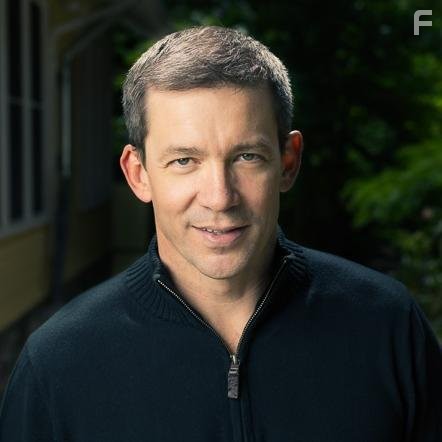 Rob Thomas in Вероника Марс (2014)