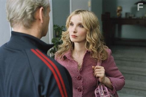 Bill Murray and Julie Delpy in Сломанные цветы (2005)