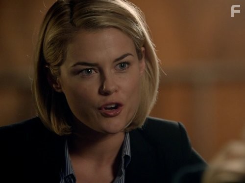 Rachael Taylor in Кризис (2014)