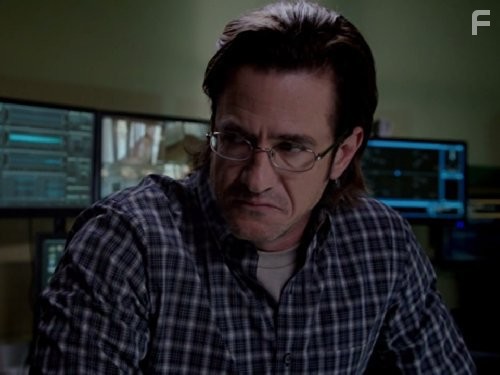 Dermot Mulroney in Кризис (2014)