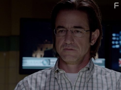 Dermot Mulroney in Кризис (2014)