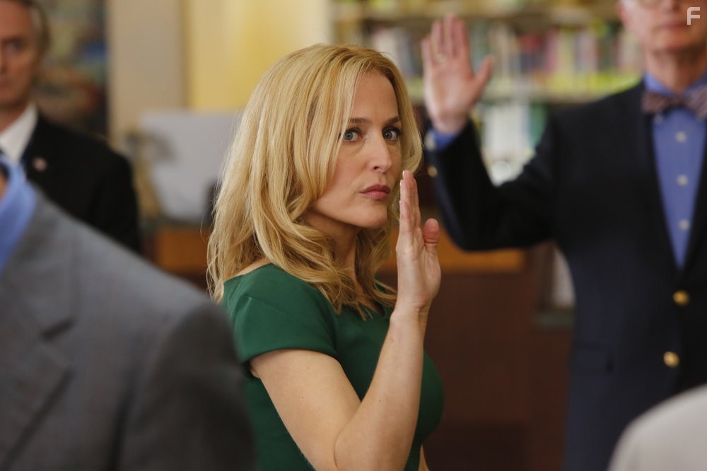 Gillian Anderson in Кризис (2014)