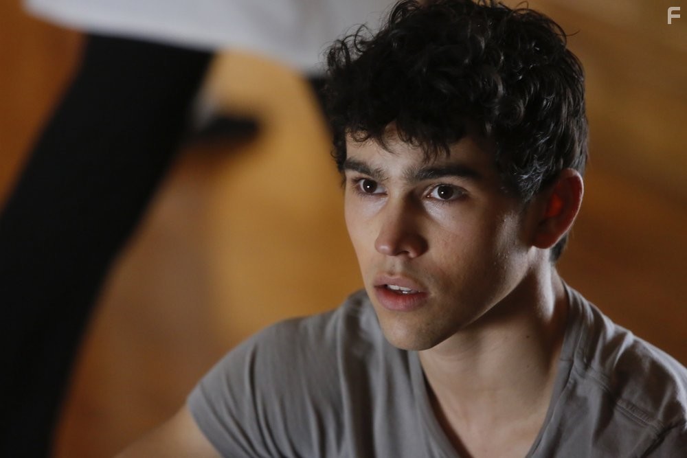 Max Schneider in Кризис (2014)