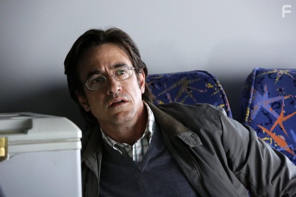 Dermot Mulroney in Кризис (2014)