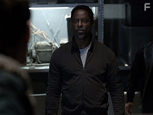Isaiah Washington and Lindsey Morgan in Сотня (2014)