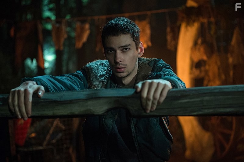 Devon Bostick in Сотня (2014)