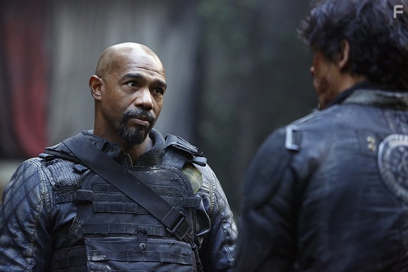 Michael Beach and Bob Morley in Сотня (2014)