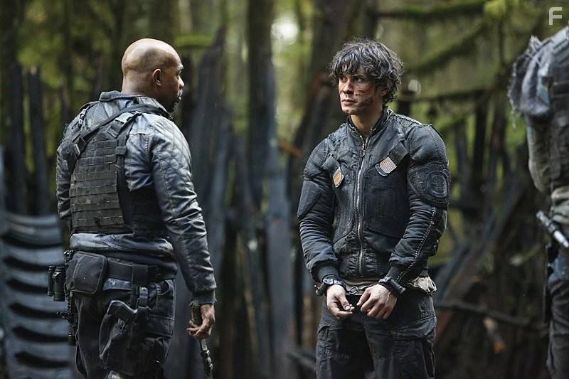 Michael Beach and Bob Morley in Сотня (2014)