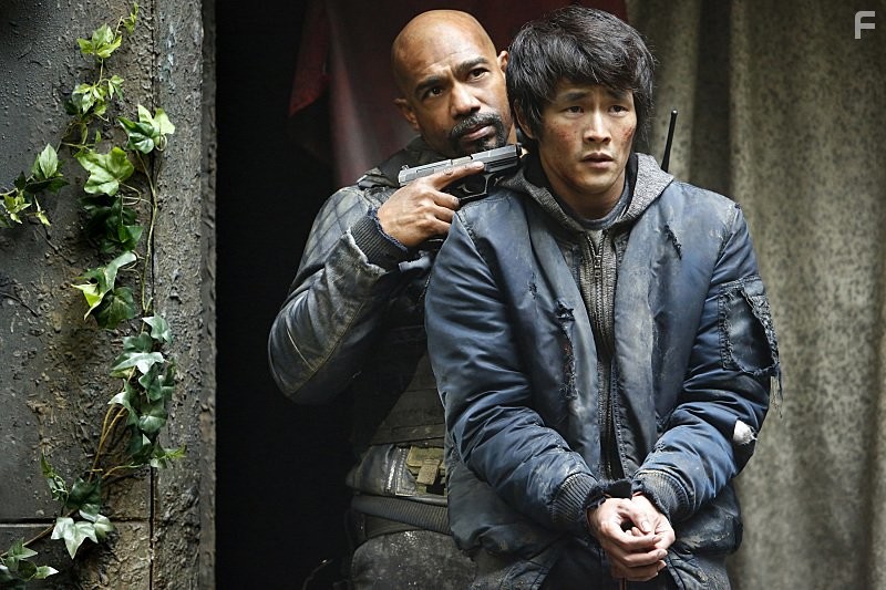 Michael Beach and Christopher Larkin in Сотня (2014)