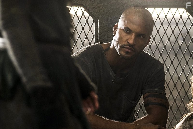 Ricky Whittle in Сотня (2014)
