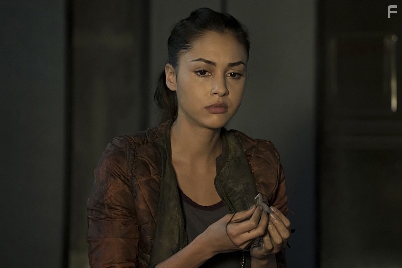 Lindsey Morgan in Сотня (2014)