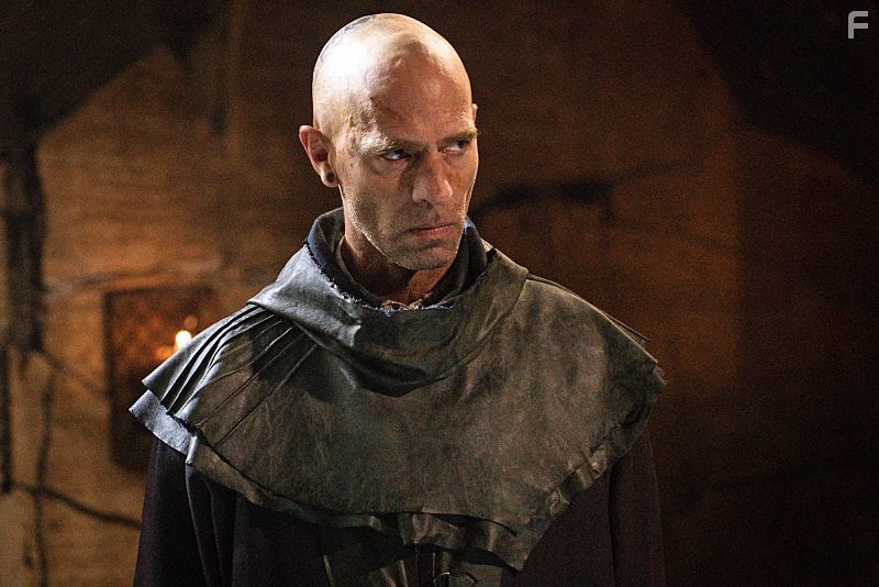 Neil Sandilands in Сотня (2014)